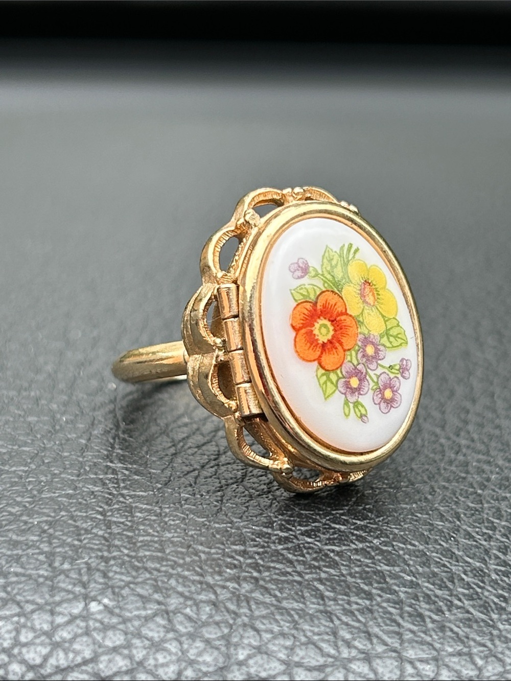 Avon Gold-Tone Floral Porcelain Locket Ring with Orange, Yellow, Purple Flowers
